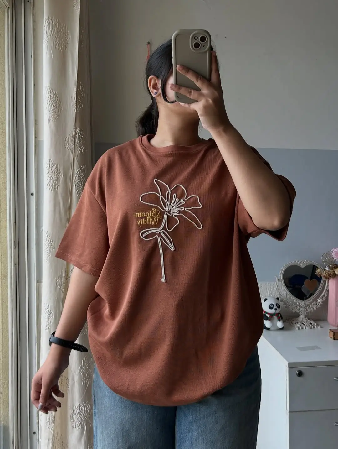 casual summer t-shirt outfit for women 2026 Warm Brown Tee with Soft Minimal Energy