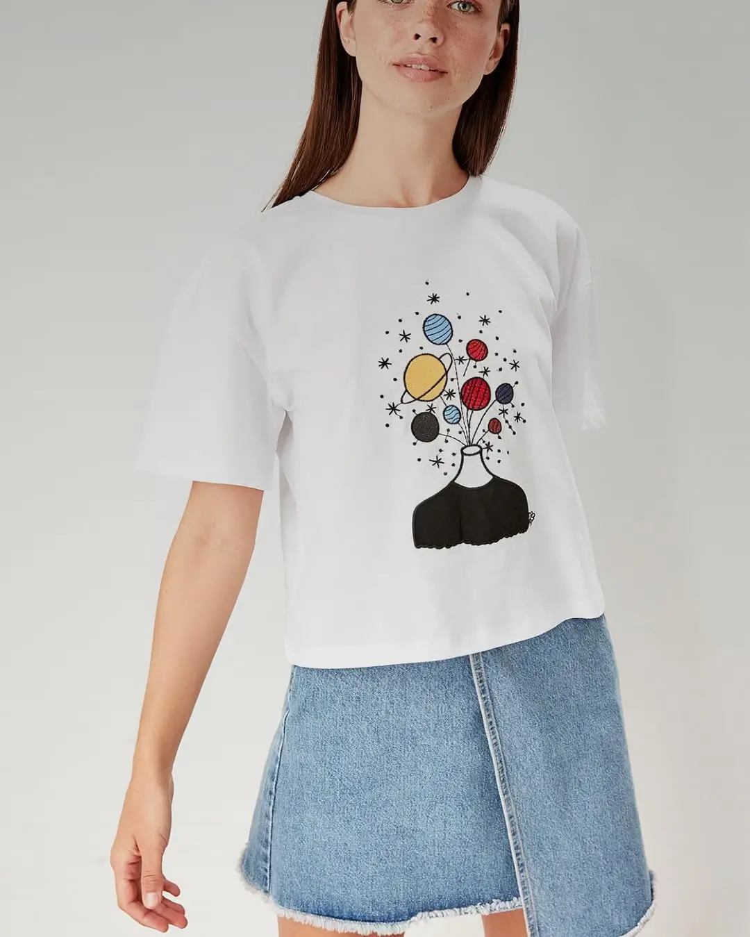 casual summer t-shirt outfit for women 2026 Clean White Tee and Denim Mini The Modern Classic