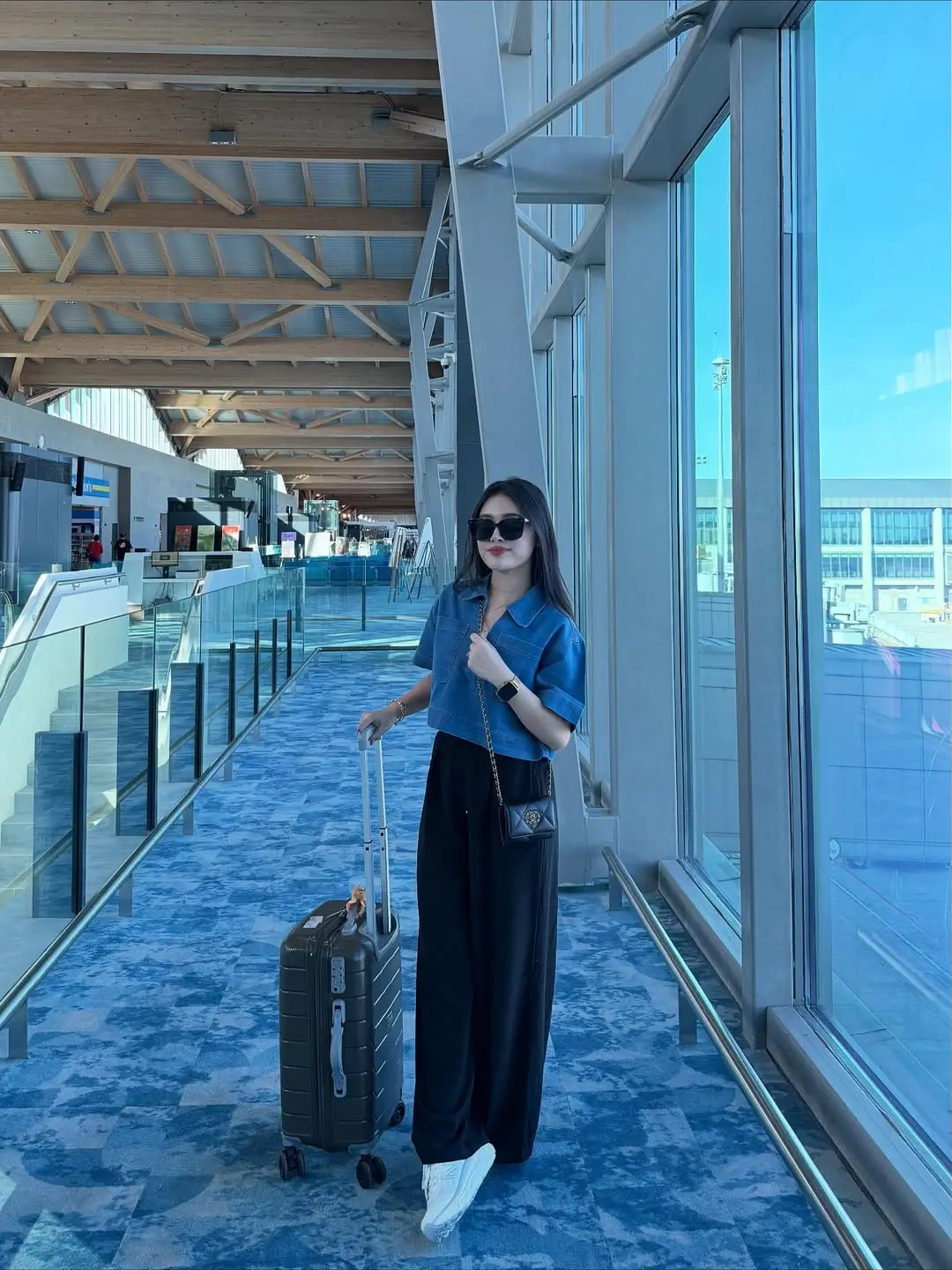 comfy airport outfits summer 2026 Minimal Cropped Shirt and Wide Pants Modern Balance