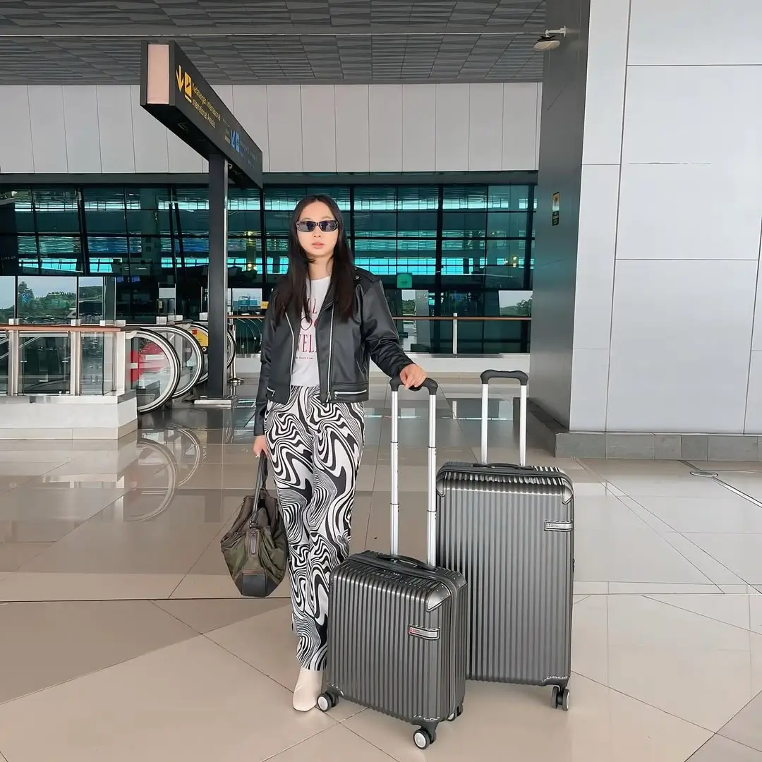 comfy airport outfits summer 2026 Monochrome Edge with Statement Pants