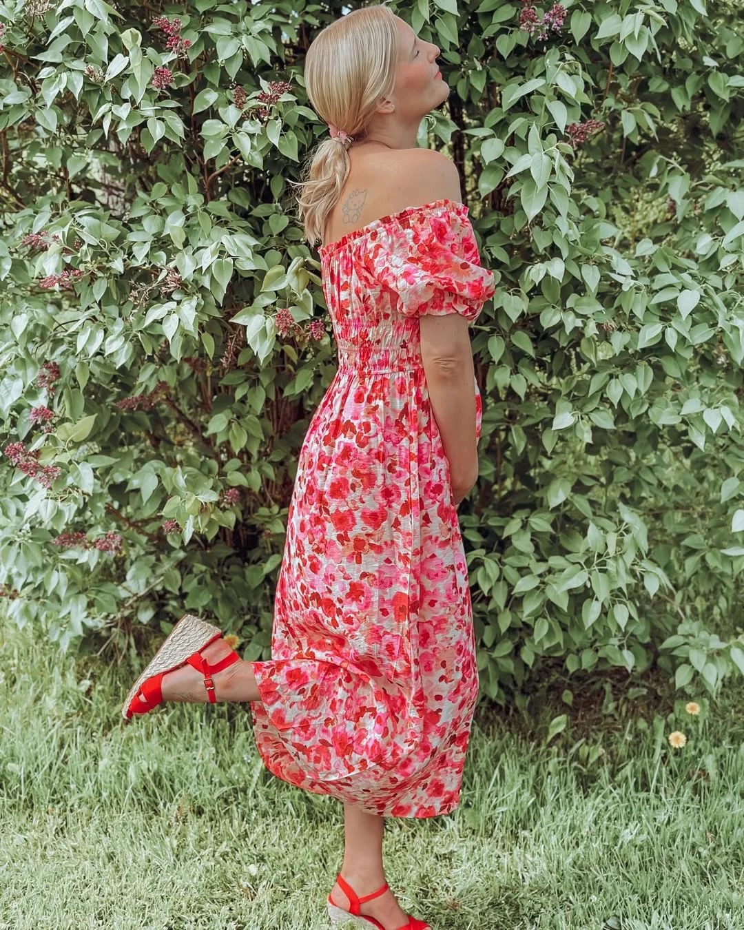 stylish mom outfits summer 2026 Romantic Volume and Statement Color