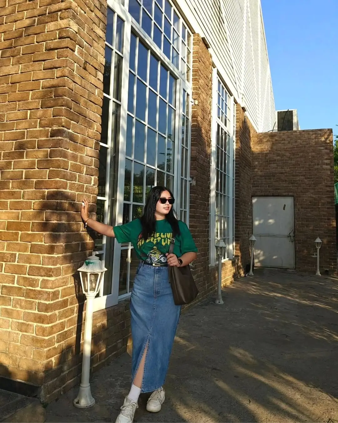 summer skirt outfits 2026 Denim Midi Skirt with Relaxed Street Confidence