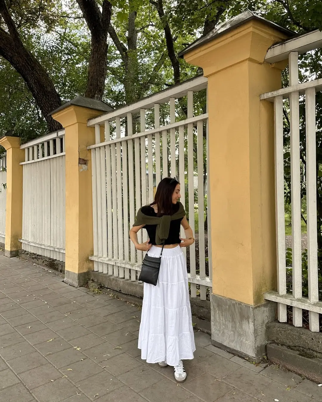 summer skirt outfits 2026 Relaxed Long White Skirt with Sporty Minimalism