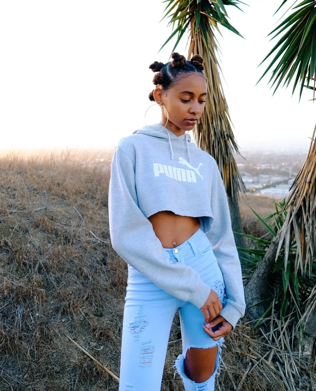 trendy summer outfits black woman 2026 Cropped Hoodie and Denim for Chill Summer Evenings