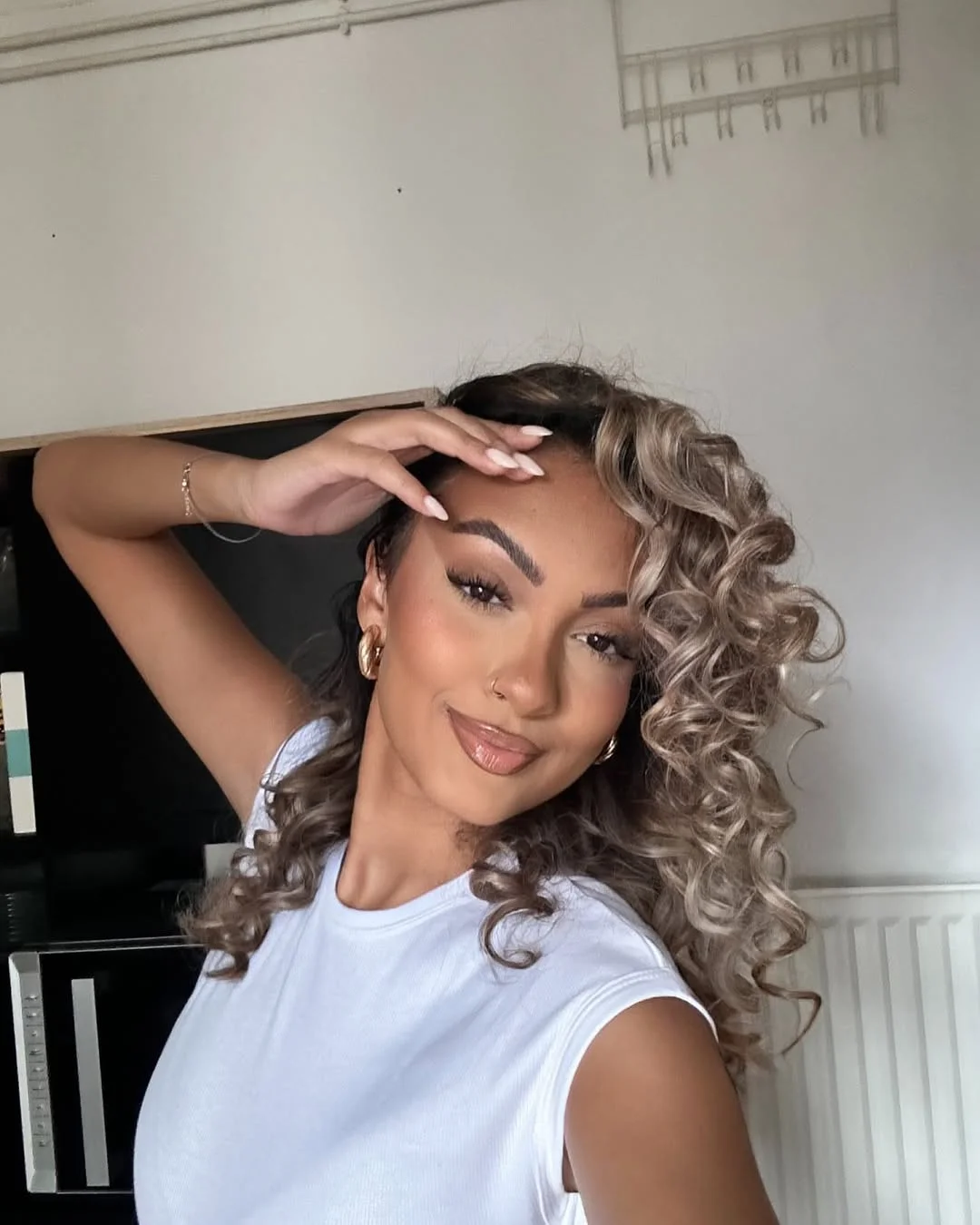 flattering summer ombre hair color 2026 Face-Framing Ash Blonde Ombre with Defined Curls