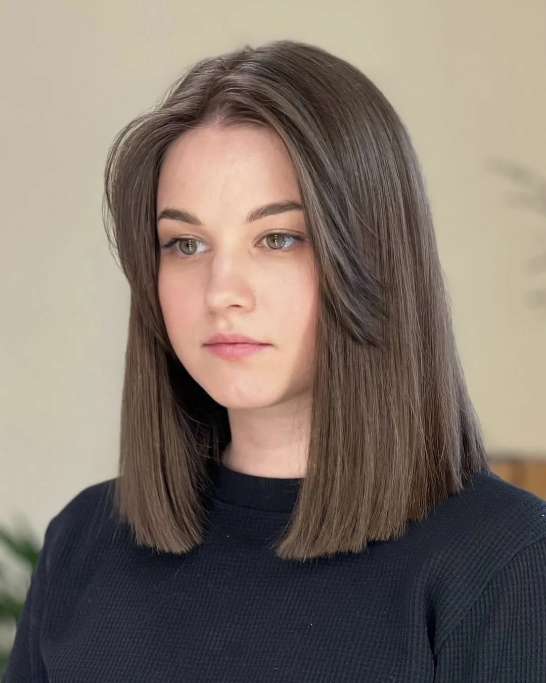 summer bob haircut 2026 Soft Natural Medium Bob with Subtle Face-Framing Layers