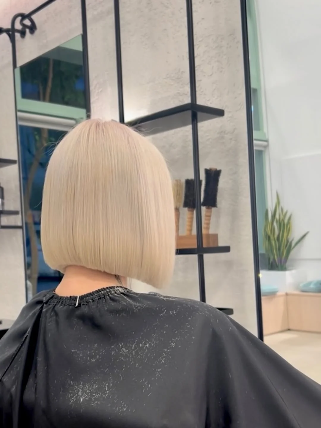 summer bob haircut 2026 Ultra-Precise Vanilla Blunt Bob with Glass Finish