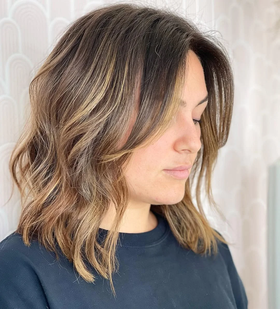 fresh summer haircuts for thin fine hair 2026 Soft Espresso Lob With Creamy Face-Framing Highlights
