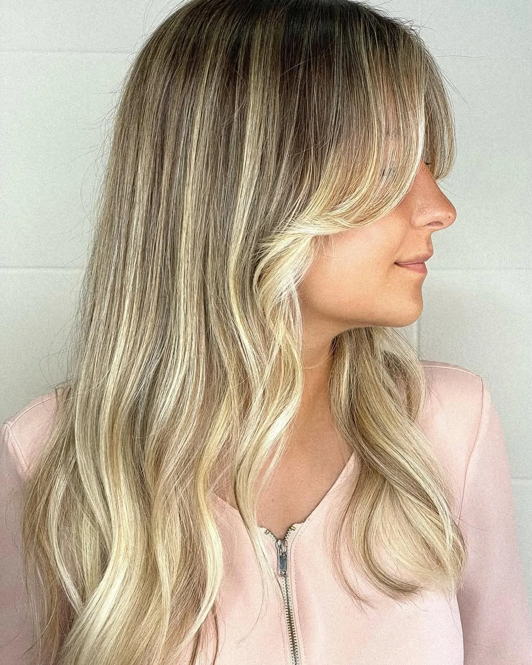 glossy summer blonde hair color 2026 Soft Cream Blonde Layers with Airy Face Framing