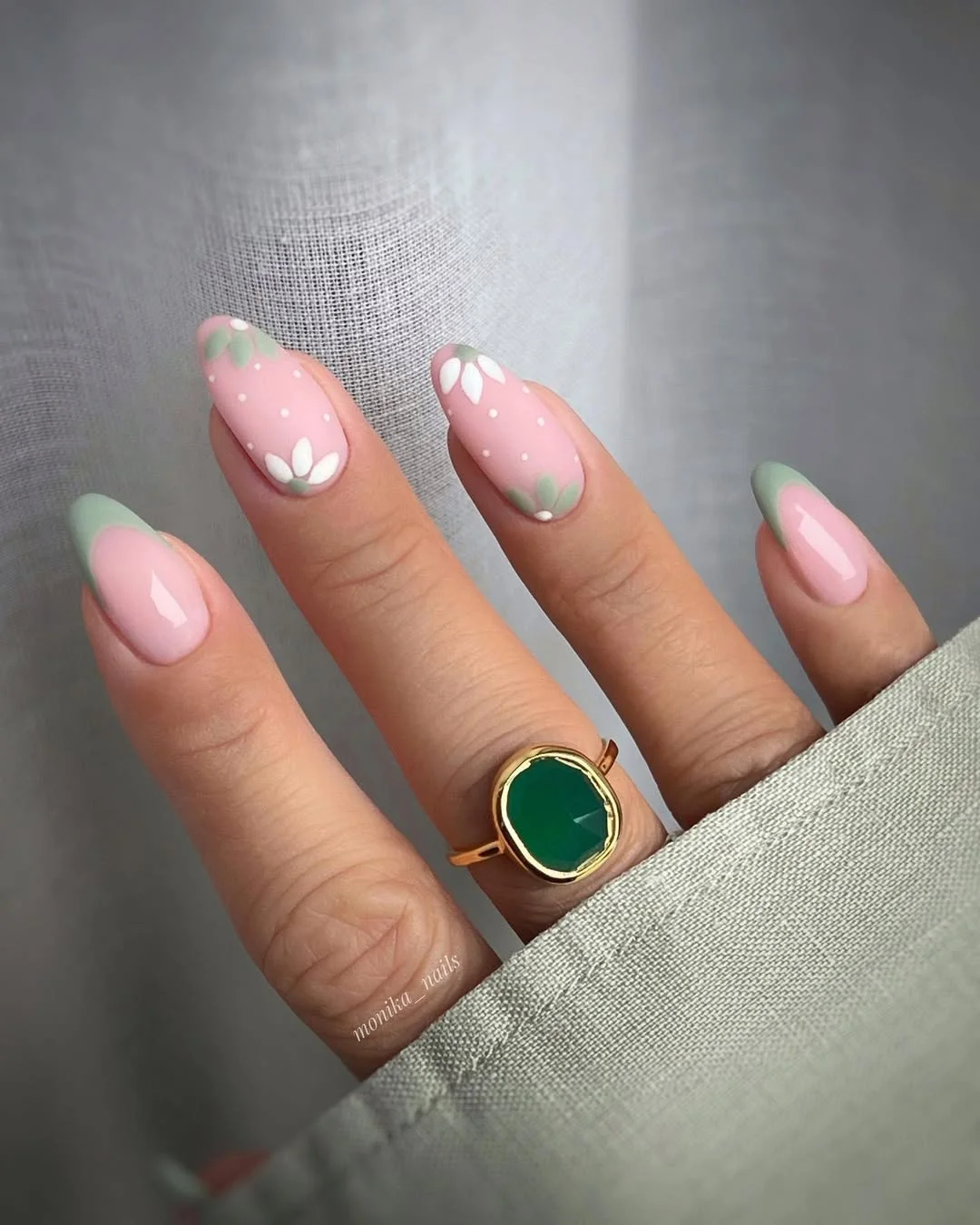 june nails ideas 2026 Soft Pink Daisy Nails With a Sweet Vintage Twist