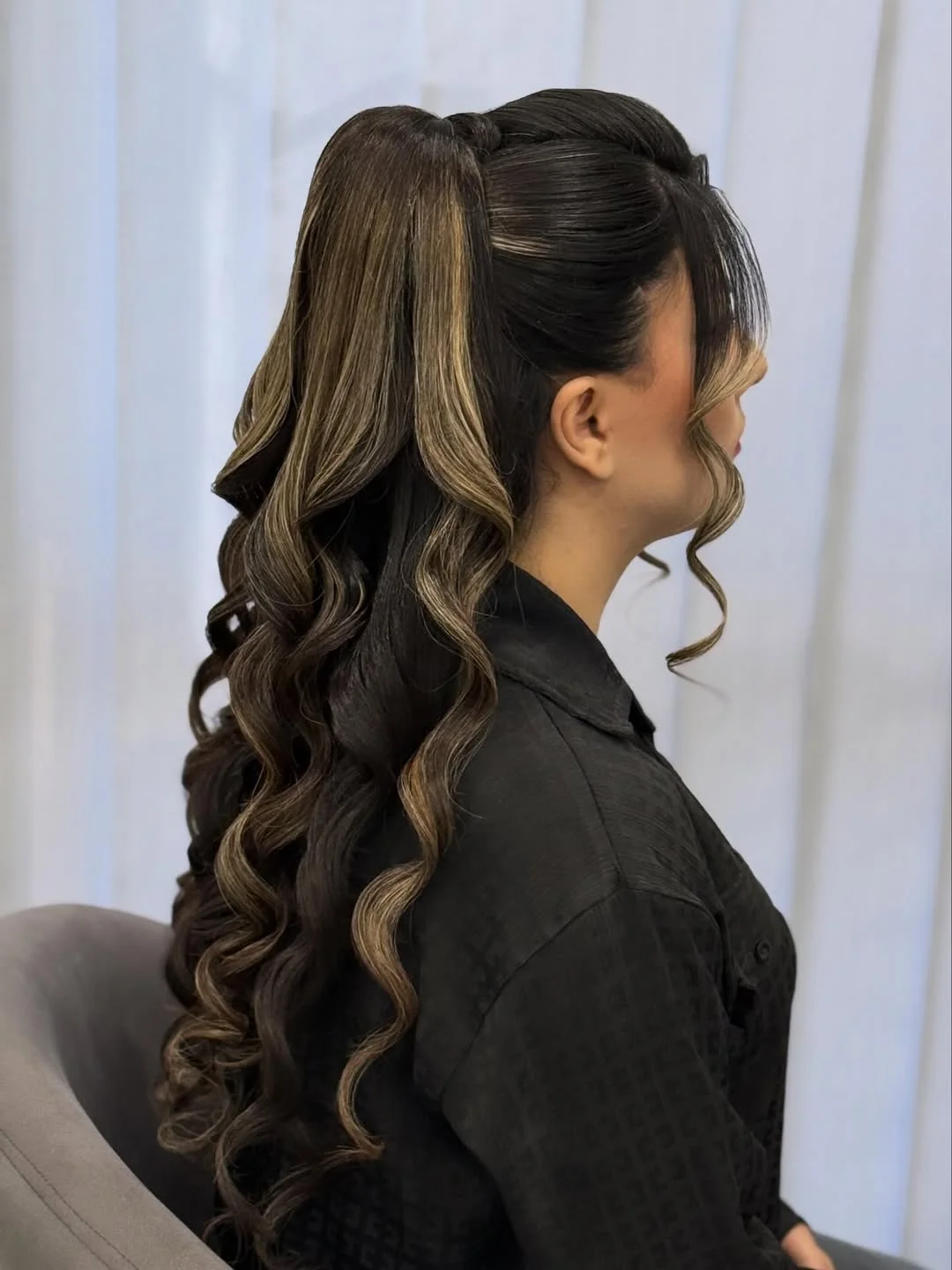 messy summer ponytail hairstyle 2026 Romantic Ribbon Highlight Ponytail With Loose Waves