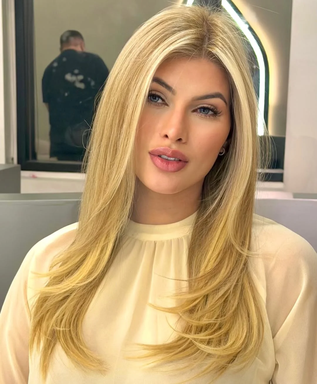 must-try summer haircut 2026 Smooth Golden Blonde Layers with Soft Ends