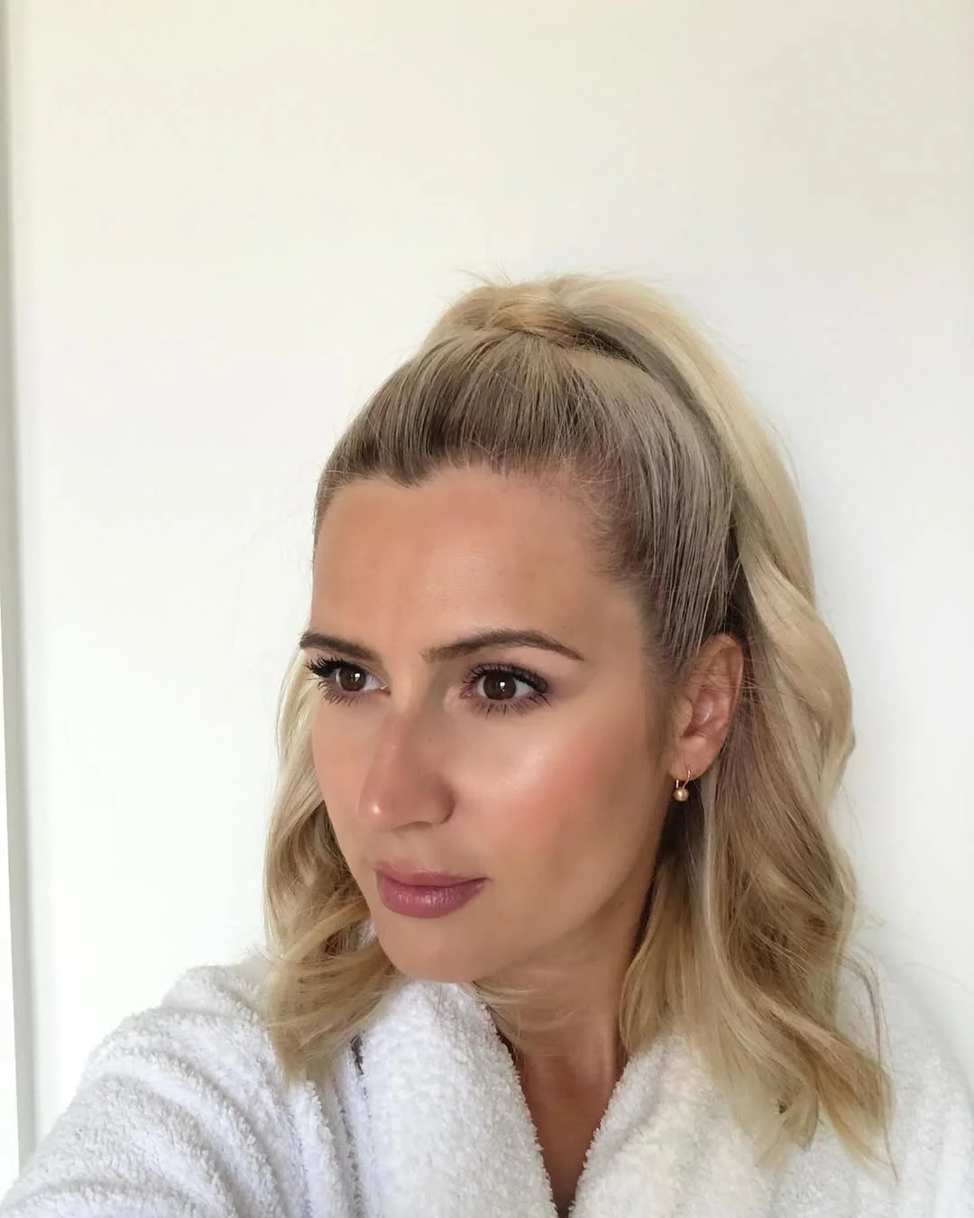 natural summer easy hairstyle 2026 Soft Half-Up Ponytail for Medium-Length Summer Hair