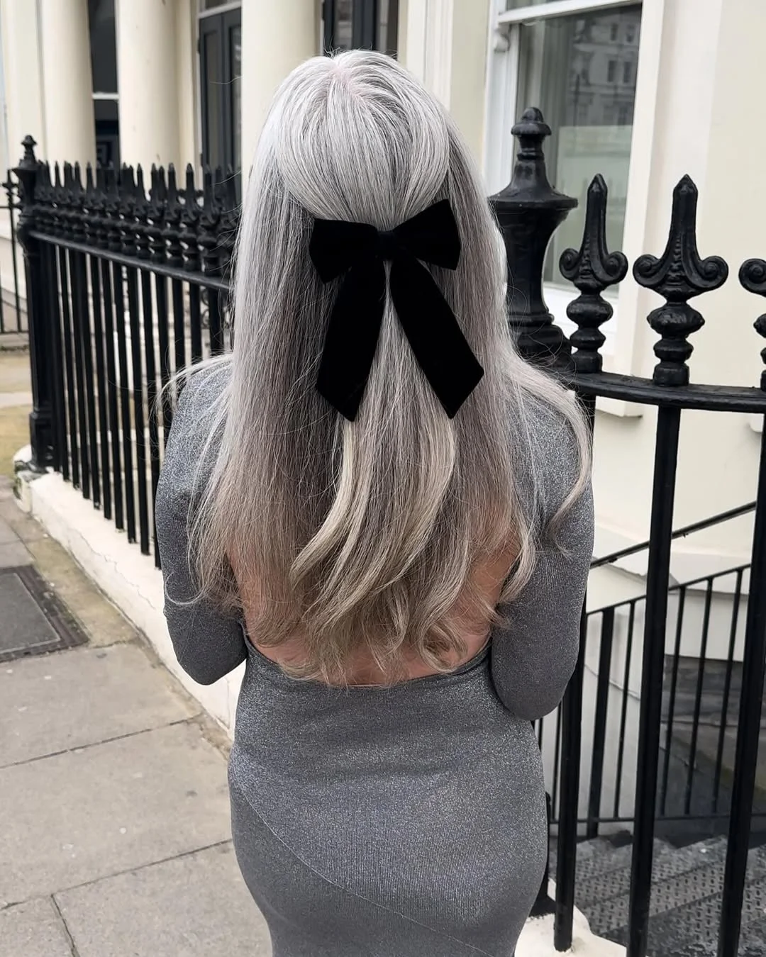 natural summer easy hairstyle 2026 Classic Ribbon Half-Up Hair With Silver Summer Tones