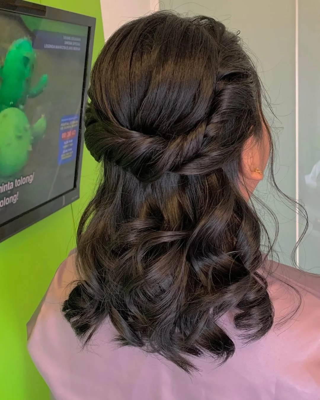 natural summer easy hairstyle 2026 Soft Twisted Half-Up Curls for Everyday Glam