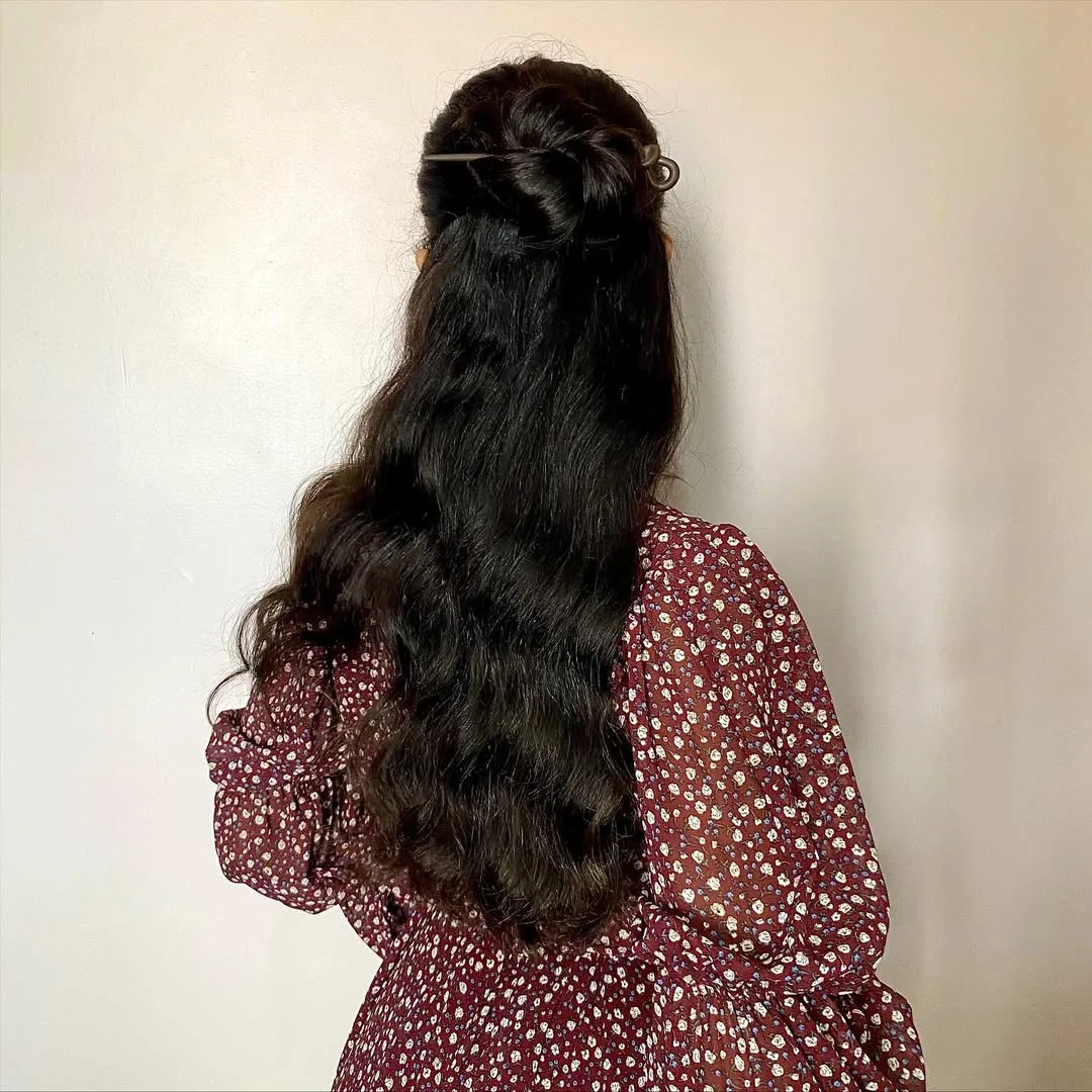 natural summer easy hairstyle 2026 Relaxed Half-Up Waves With Cottagecore Energy