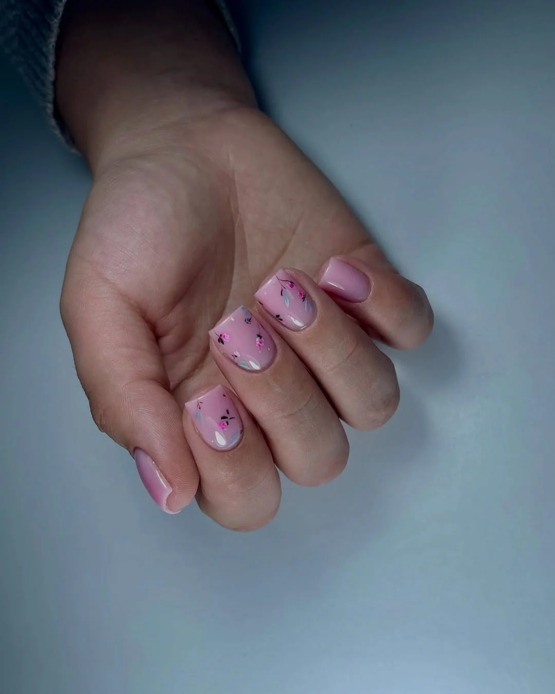 pink summer nails 2026 Minimal Pink Floral Nails for Everyday Summer Beauty