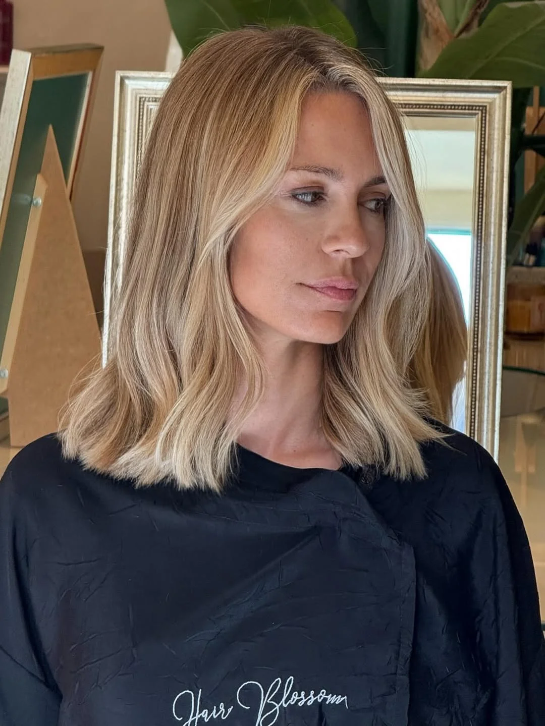 pretty summer honey blonde hair color 2026 Soft Honey Blonde Lob With Relaxed Texture