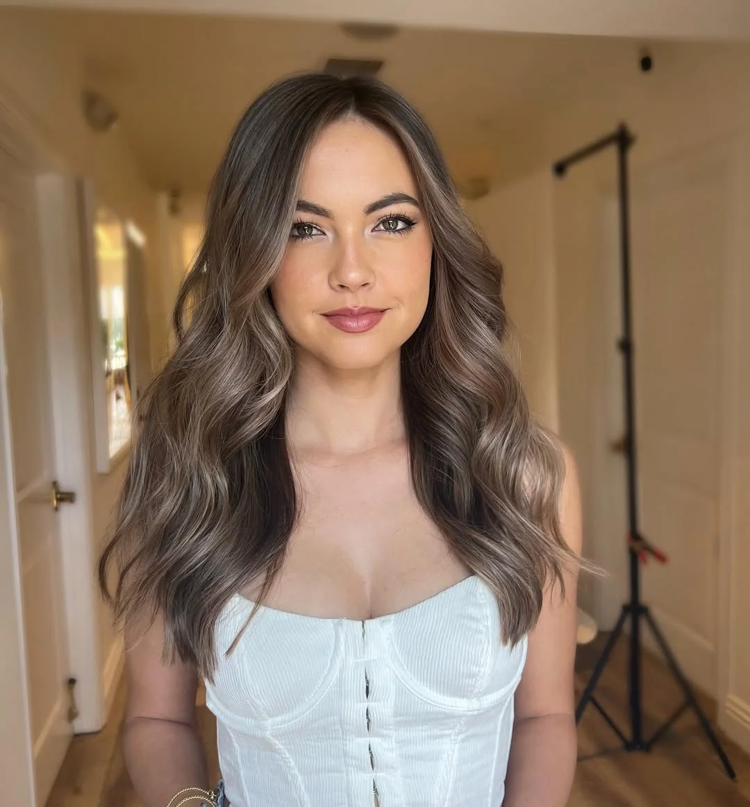 pretty summer mushroom brown hair color 2026 Dimensional waves with a soft mushroom money piece