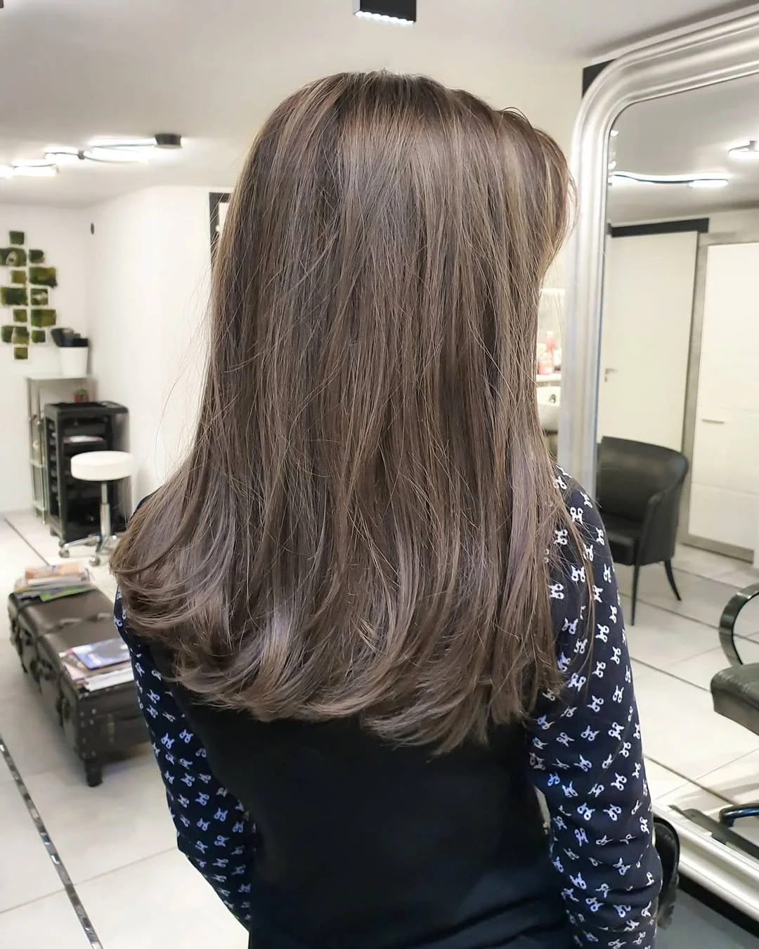 pretty summer mushroom brown hair color 2026 Layered volume with soft mushroom movement