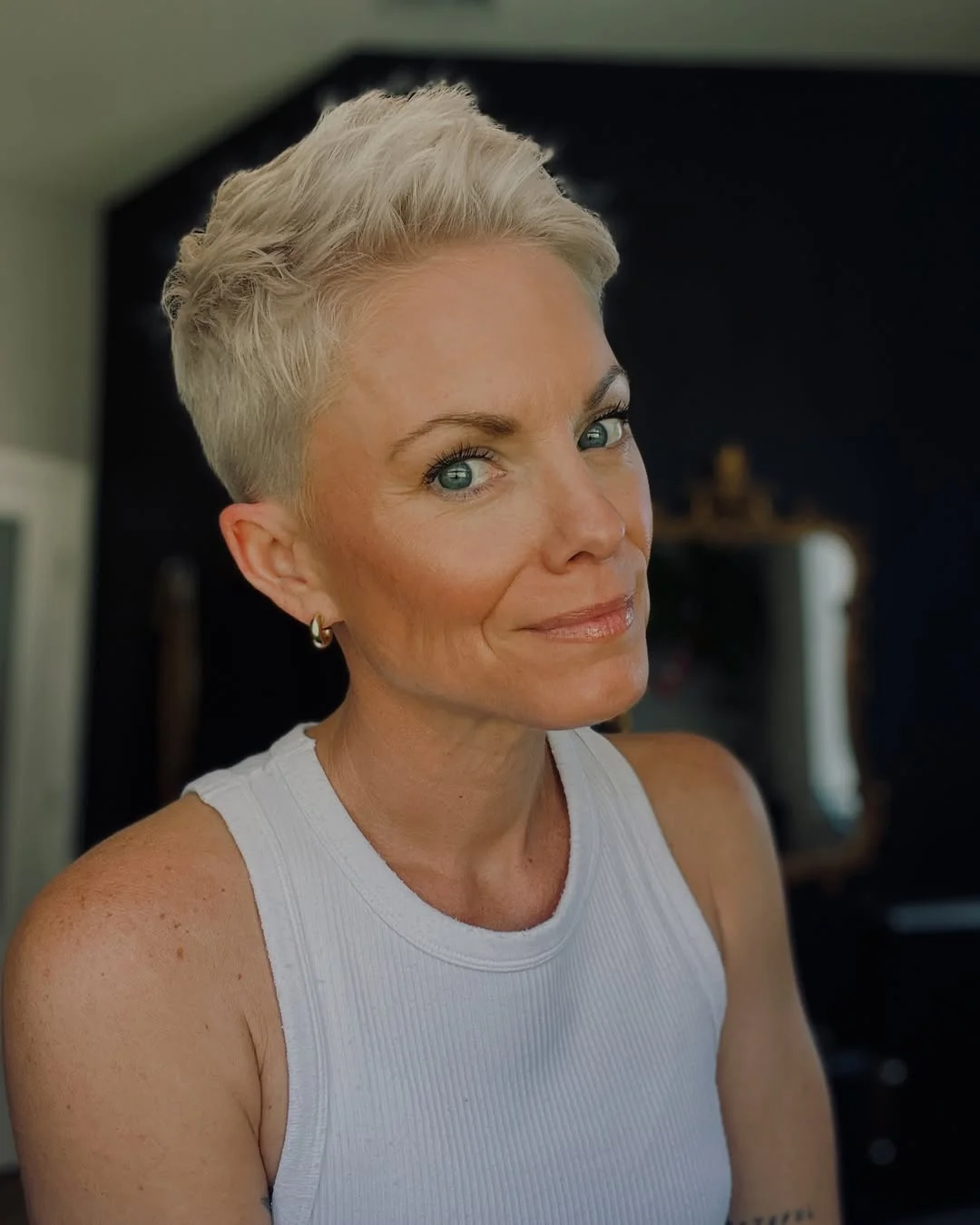 salon summer short hairstyles 2026 Soft Platinum Crop With Lifted Texture