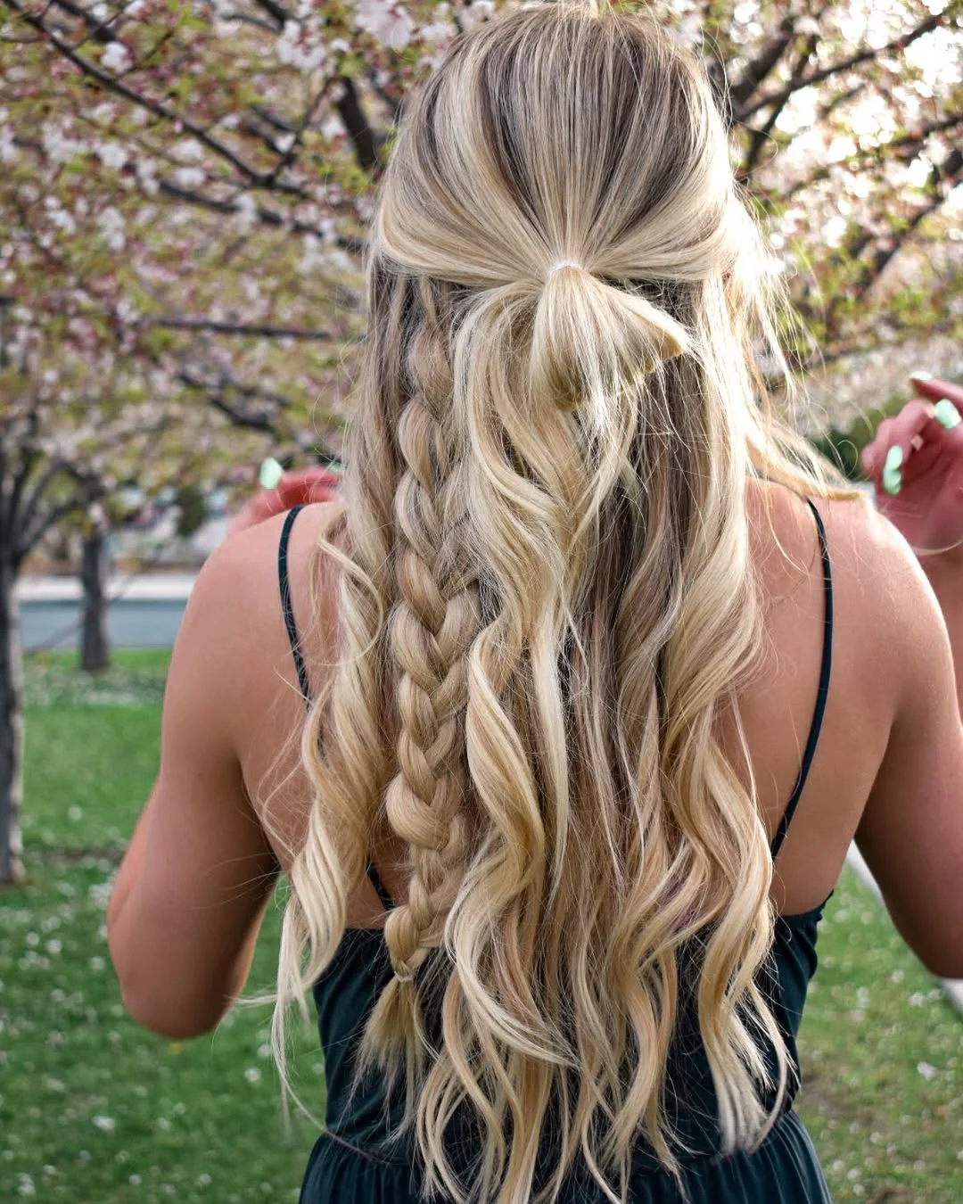 stunning summer hairstyles ideas 2026 Boho Half-Up Waves with Loose Braided Detail