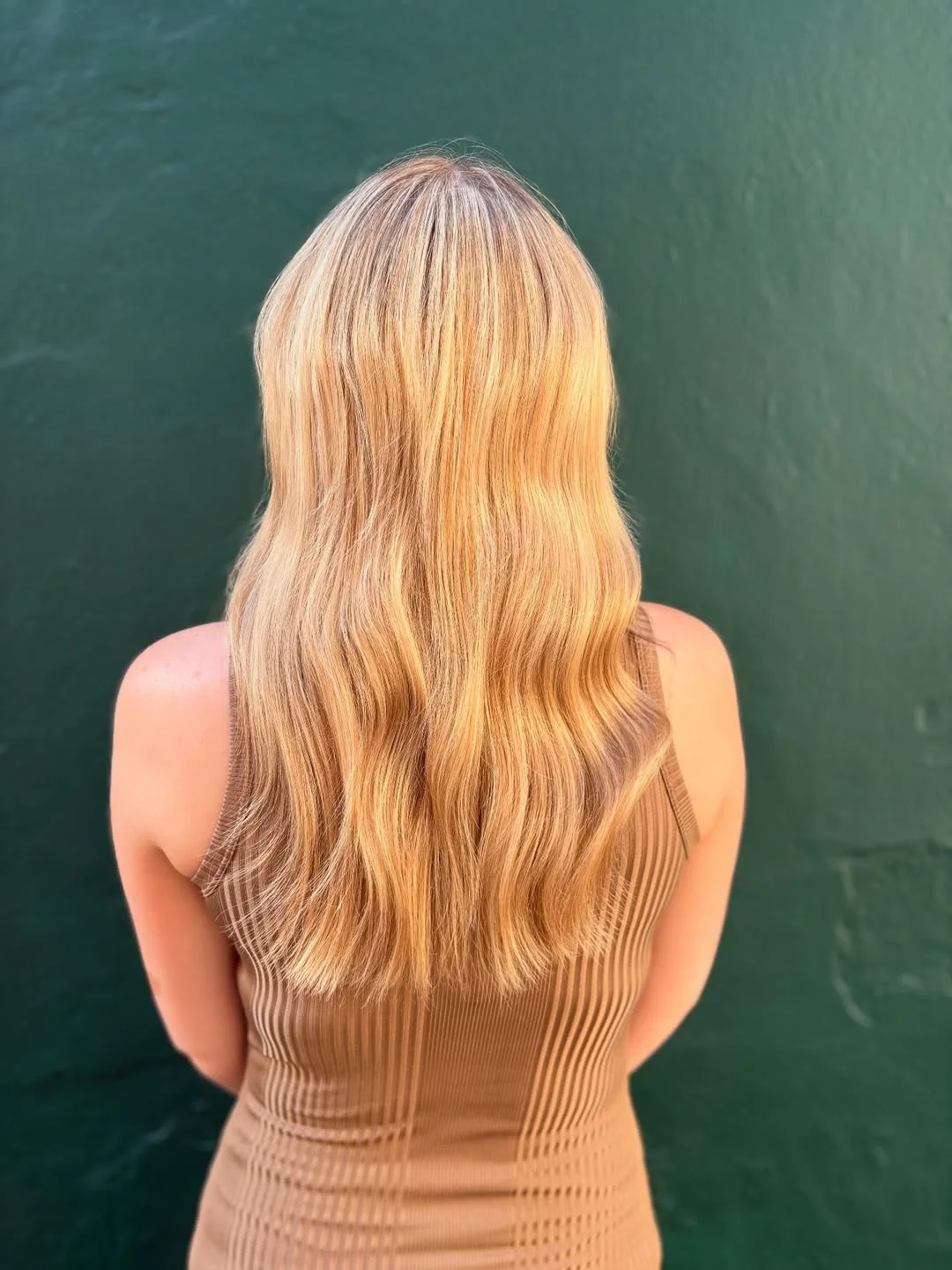 stunning summer hairstyles ideas 2026 Honey Beige Waves with Natural Dimension