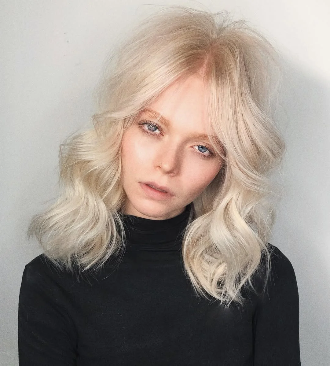 stylish summer haircut for round face 2026 Soft Vanilla Layers With Airy Curtain Movement