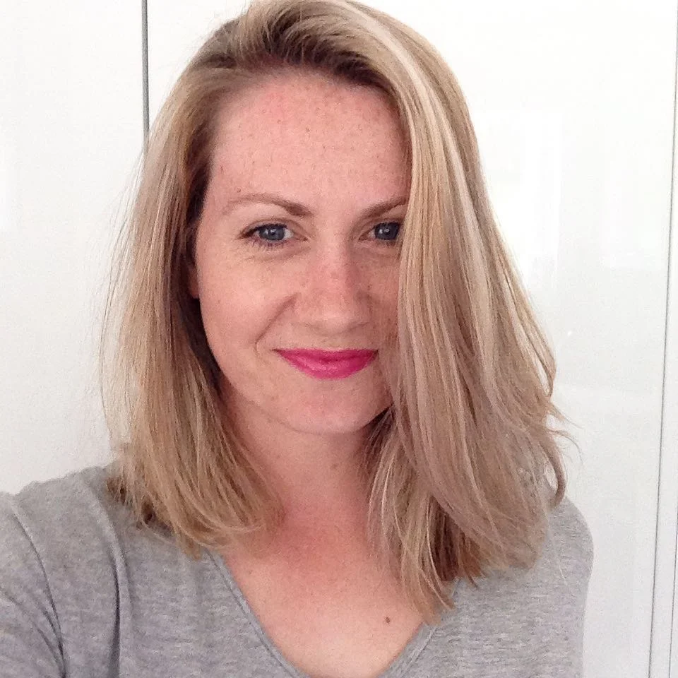 stylish summer haircut for round face 2026 Collarbone Blonde That Makes Round Faces Look Longer
