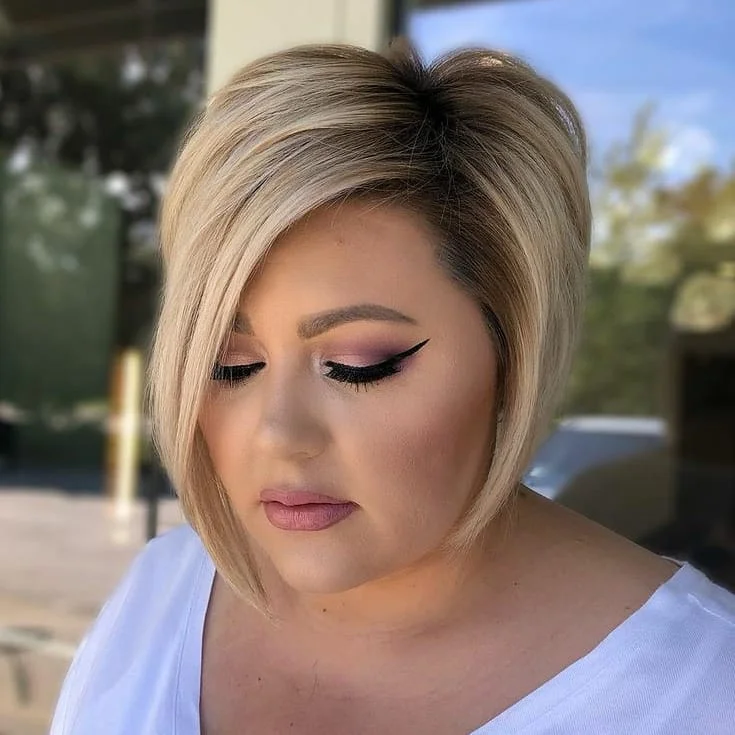 stylish summer haircut for round face 2026 Sleek Side-Parted Blonde Bob With Sculpted Angles