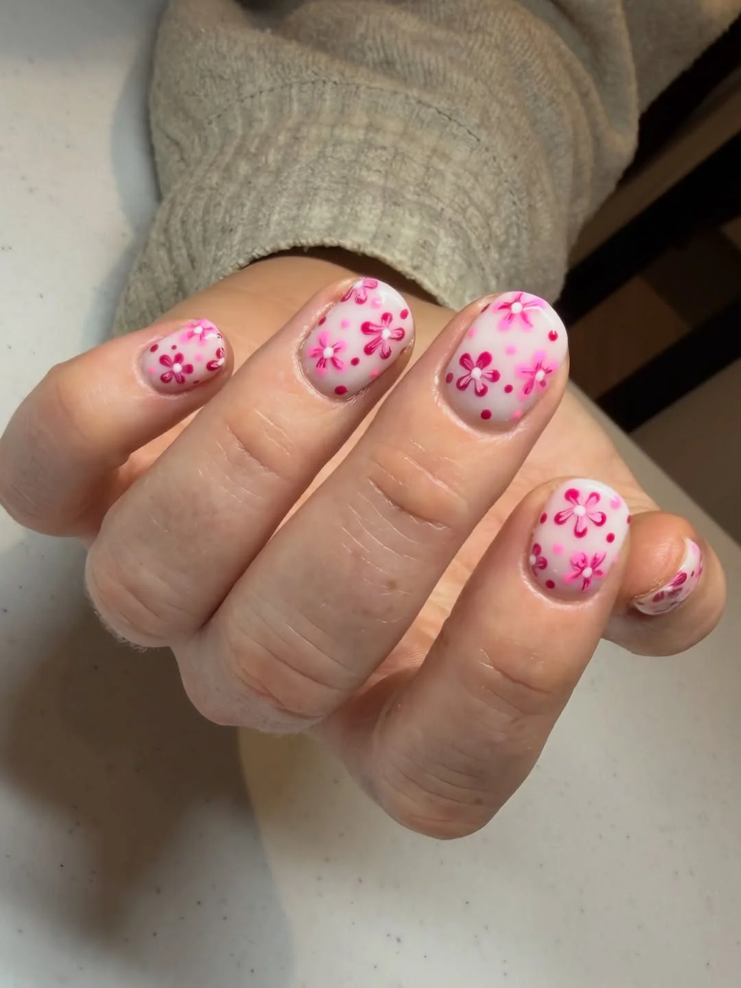summer dip nails 2026 Mini Pink Daisy Nails For Playful Summer Days