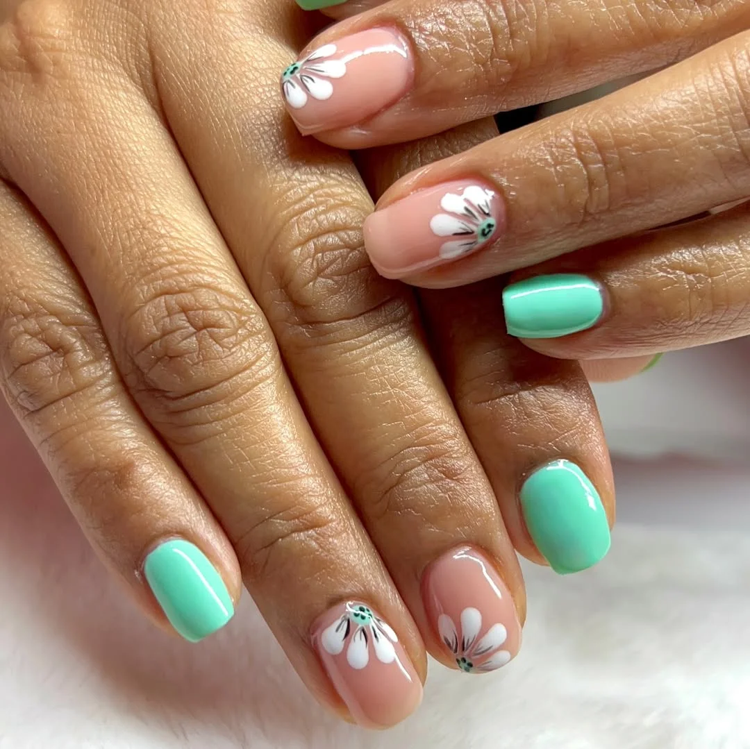 summer gel nails 2026 Mint Daisy Nails For Soft Summer Days