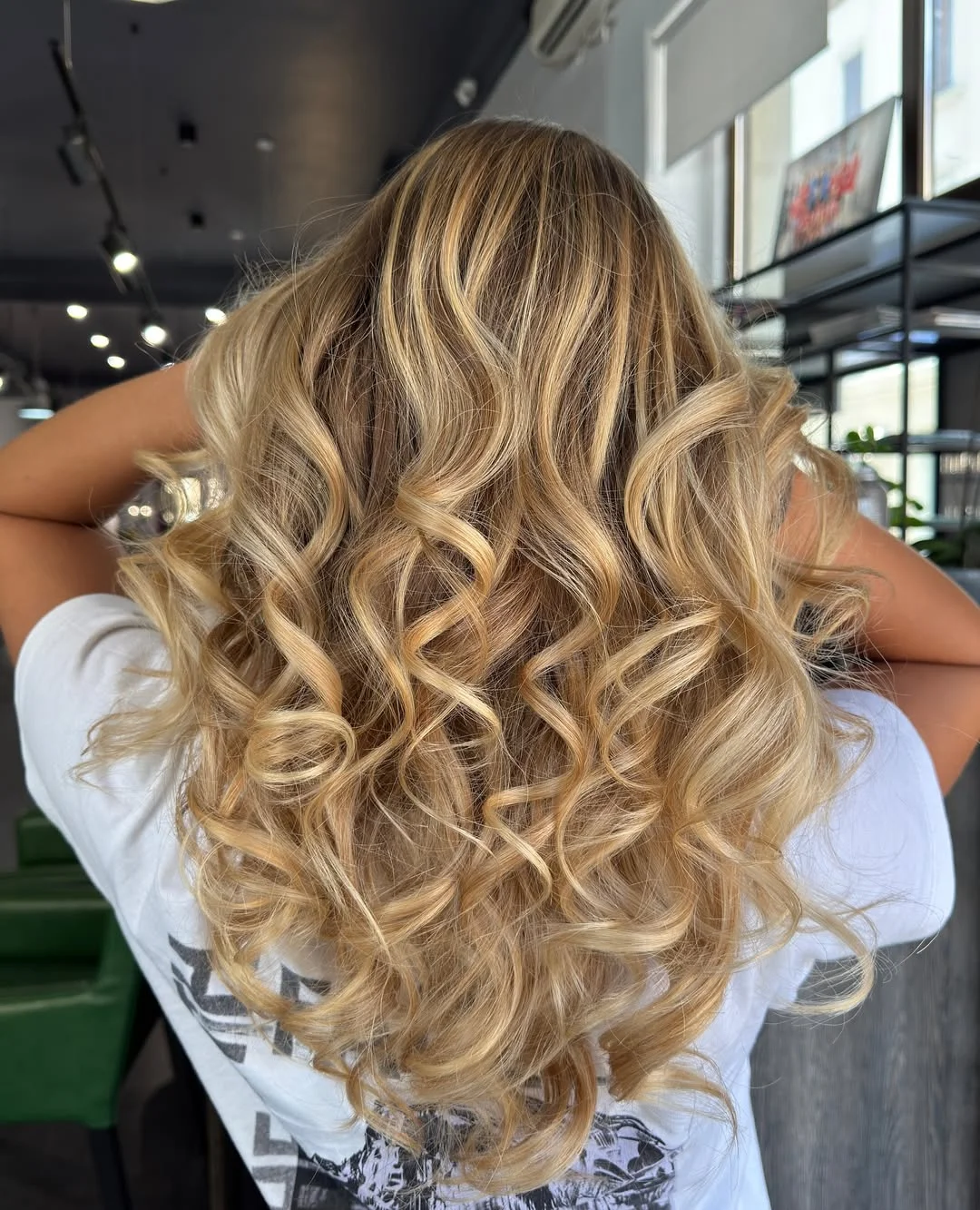 summer hair color ideas to inspire you 2026 Champagne Blonde Curls - Soft Luxury for Summer Glow