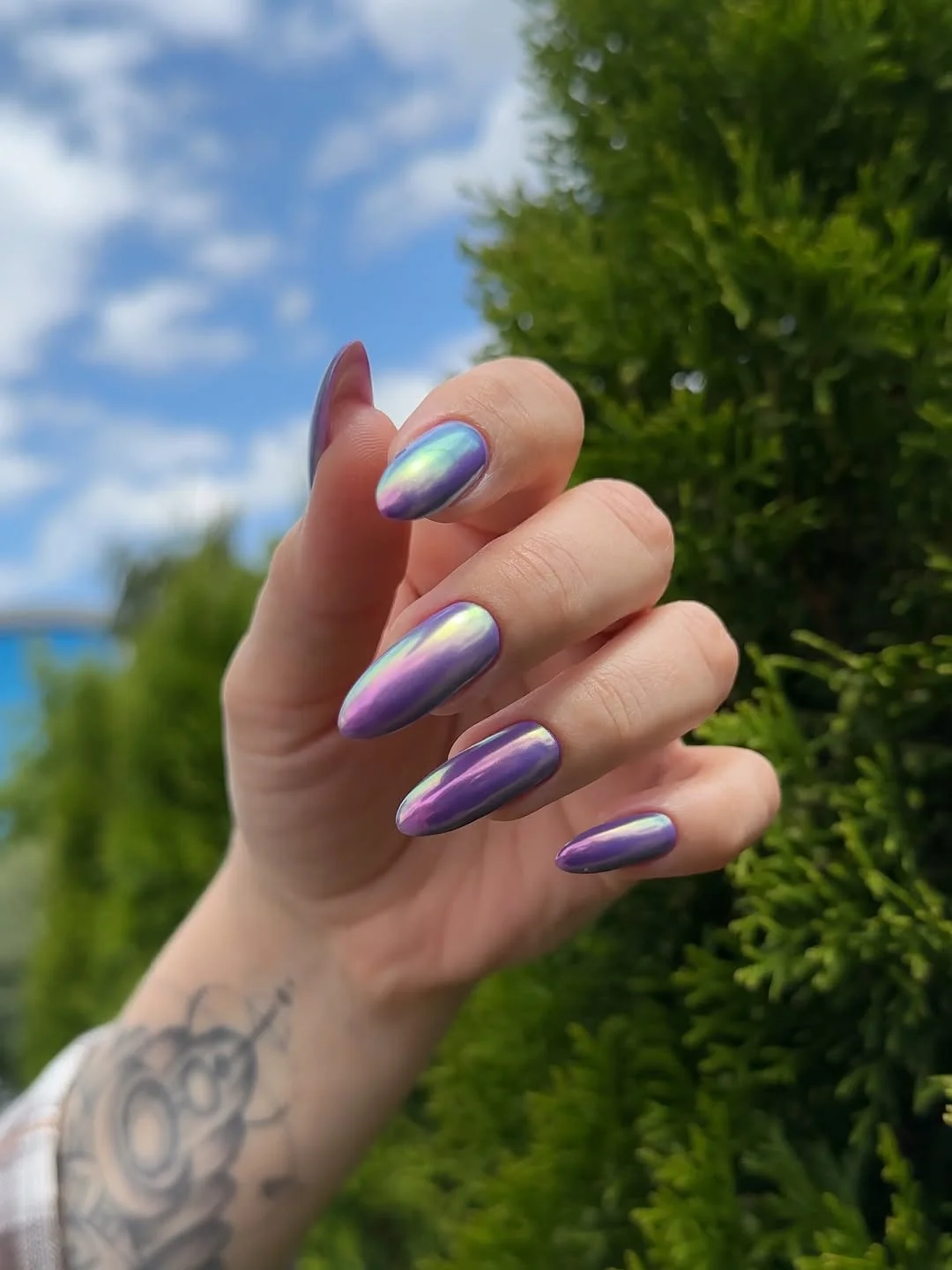 summer manicure color ideas 2026 Iridescent Purple Chrome Nails With Mermaid Energy