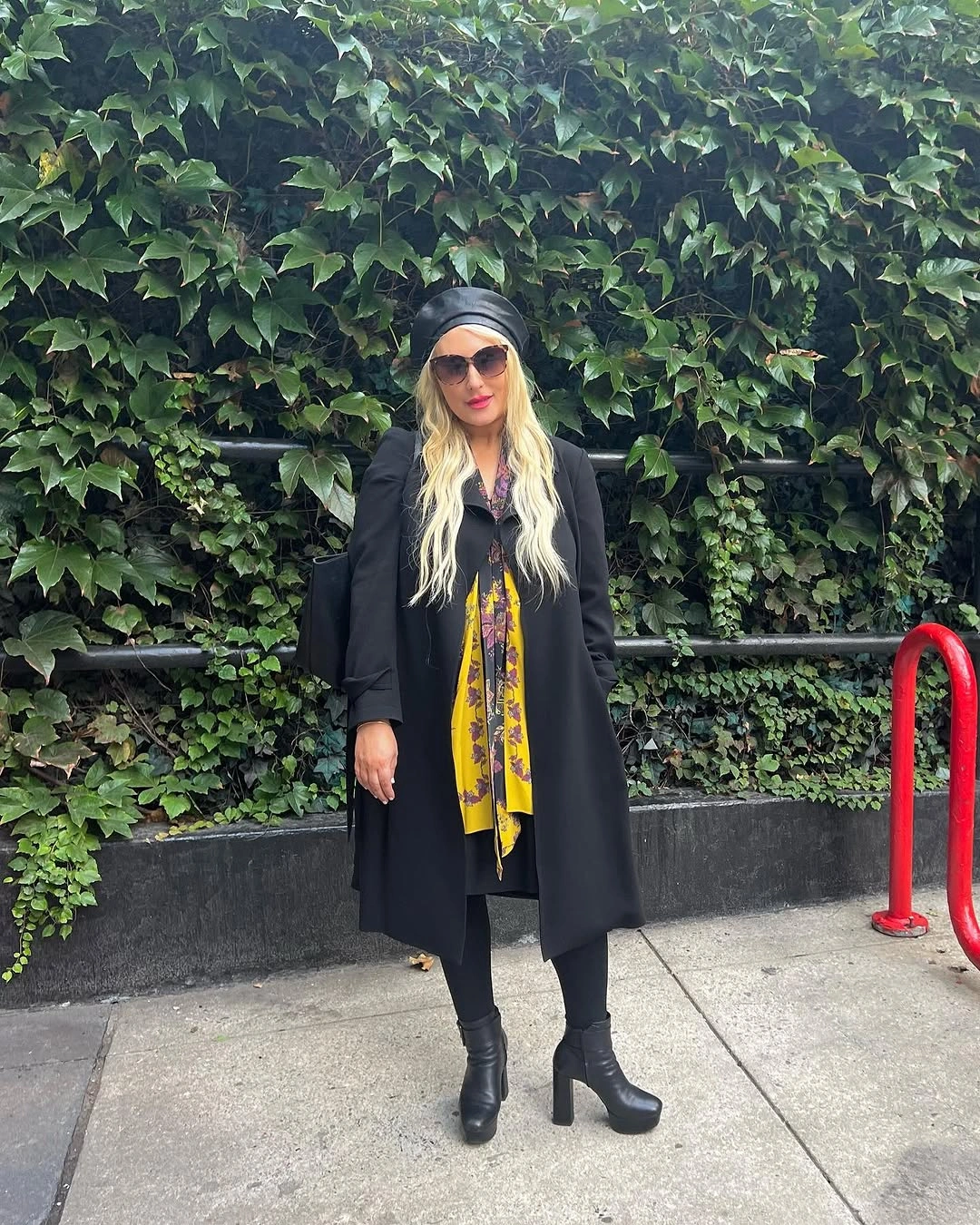 boho chic fall outfits 2026 Elegant Black Layers with a Touch of Bohemian Color