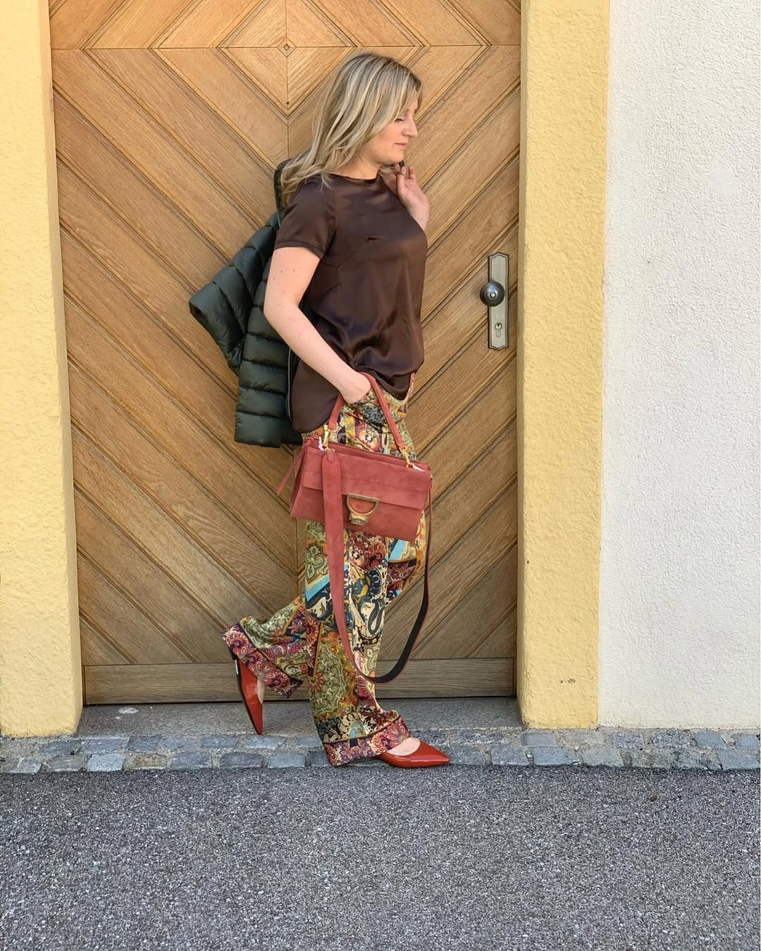 boho chic fall outfits 2026 Printed Wide-Leg Pants That Brighten Cool Autumn Days