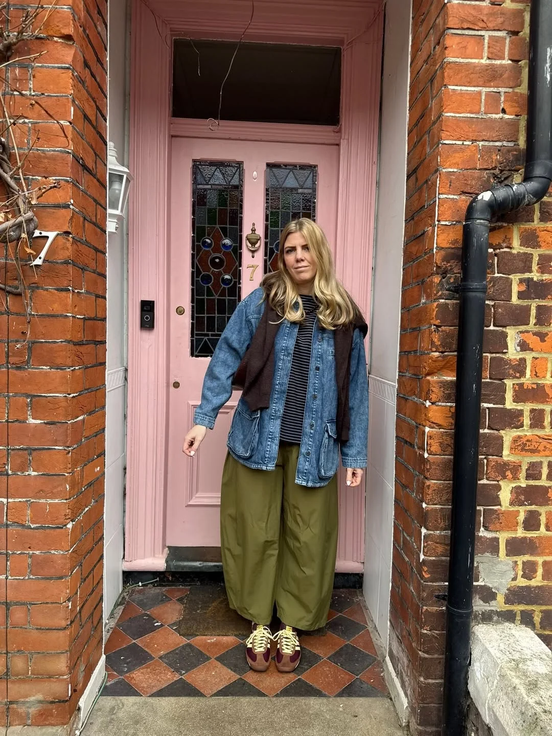 chic fall outfits pants 2026 Relaxed Utility Layers With Weekend Coffee Run Energy
