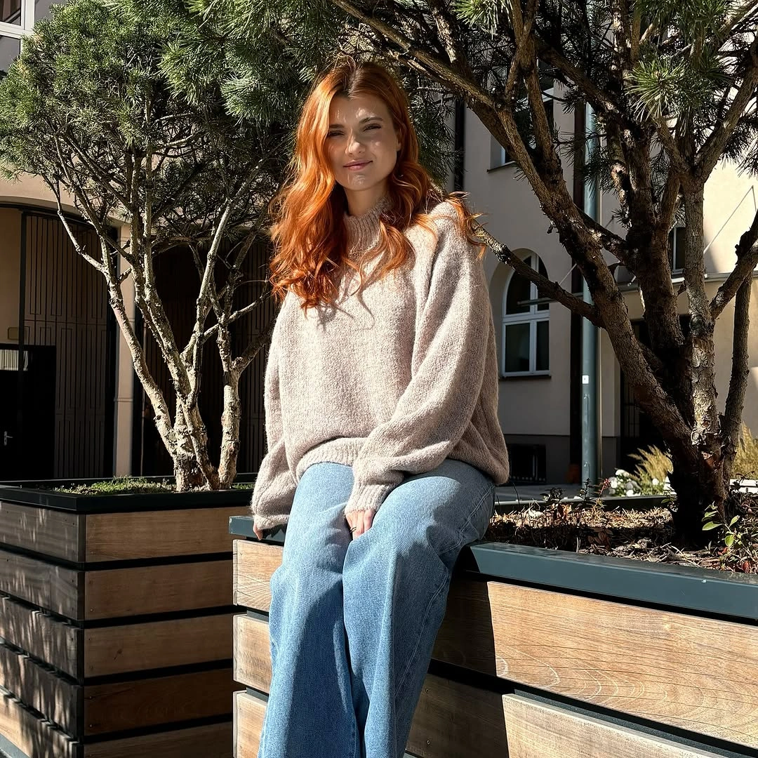 cozy & chic autumn outfits for women 2026 Relaxed Knitwear and Denim for Everyday Autumn Comfort