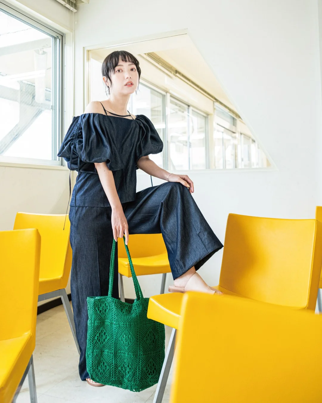 Early summer outfits 2026 Dark Denim Coordinates With Sculptural Sleeves
