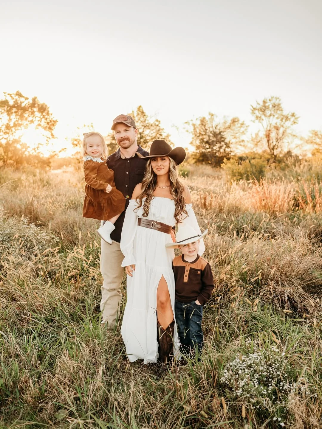 Fall Family Picture Outfits 2026: 21 Cozy and Timeless Outfit Ideas for Every Family