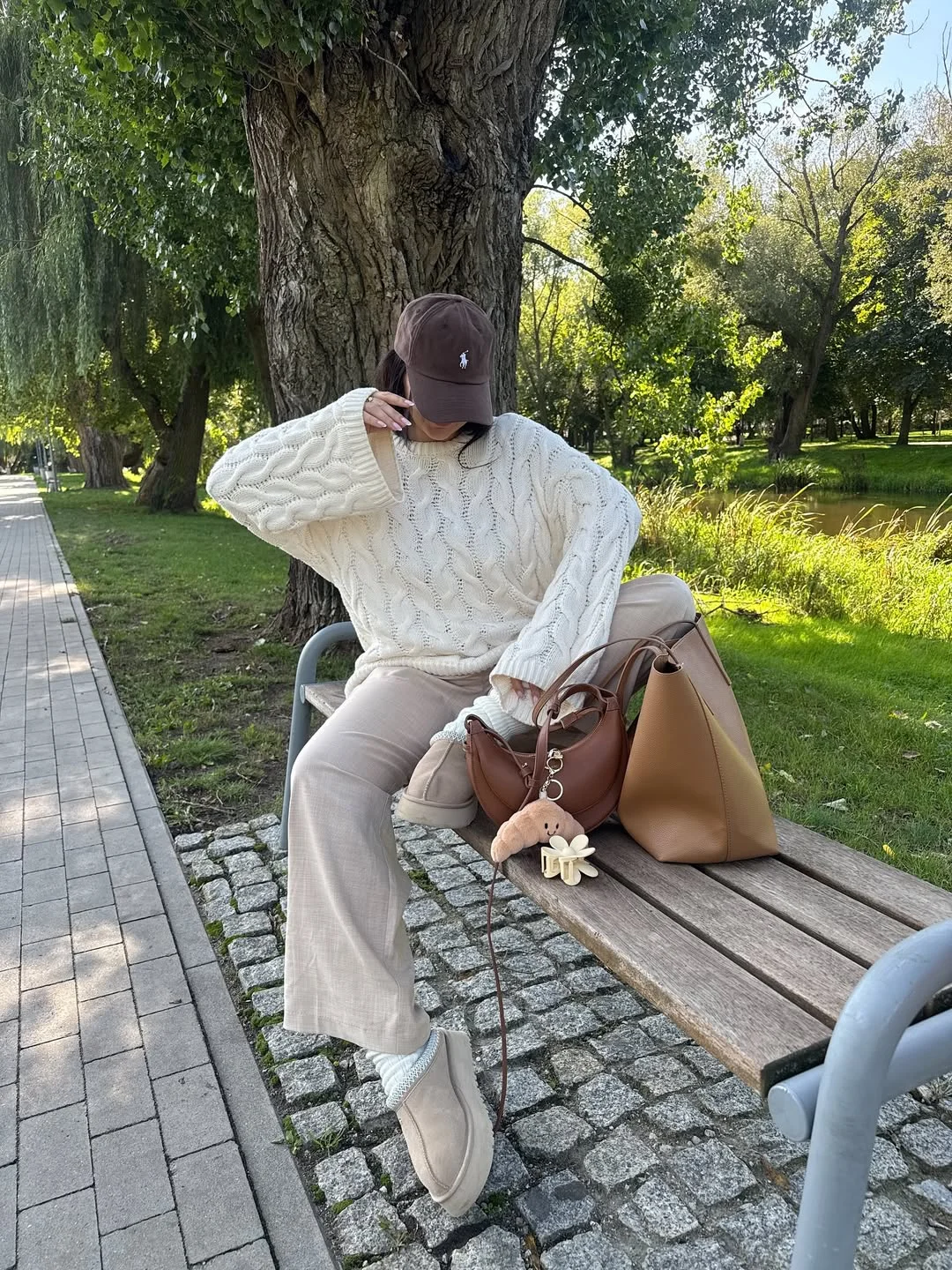 fall fashion outfits 2026 Relaxed Cream Knitwear and Neutral Tones That Always Look Expensive