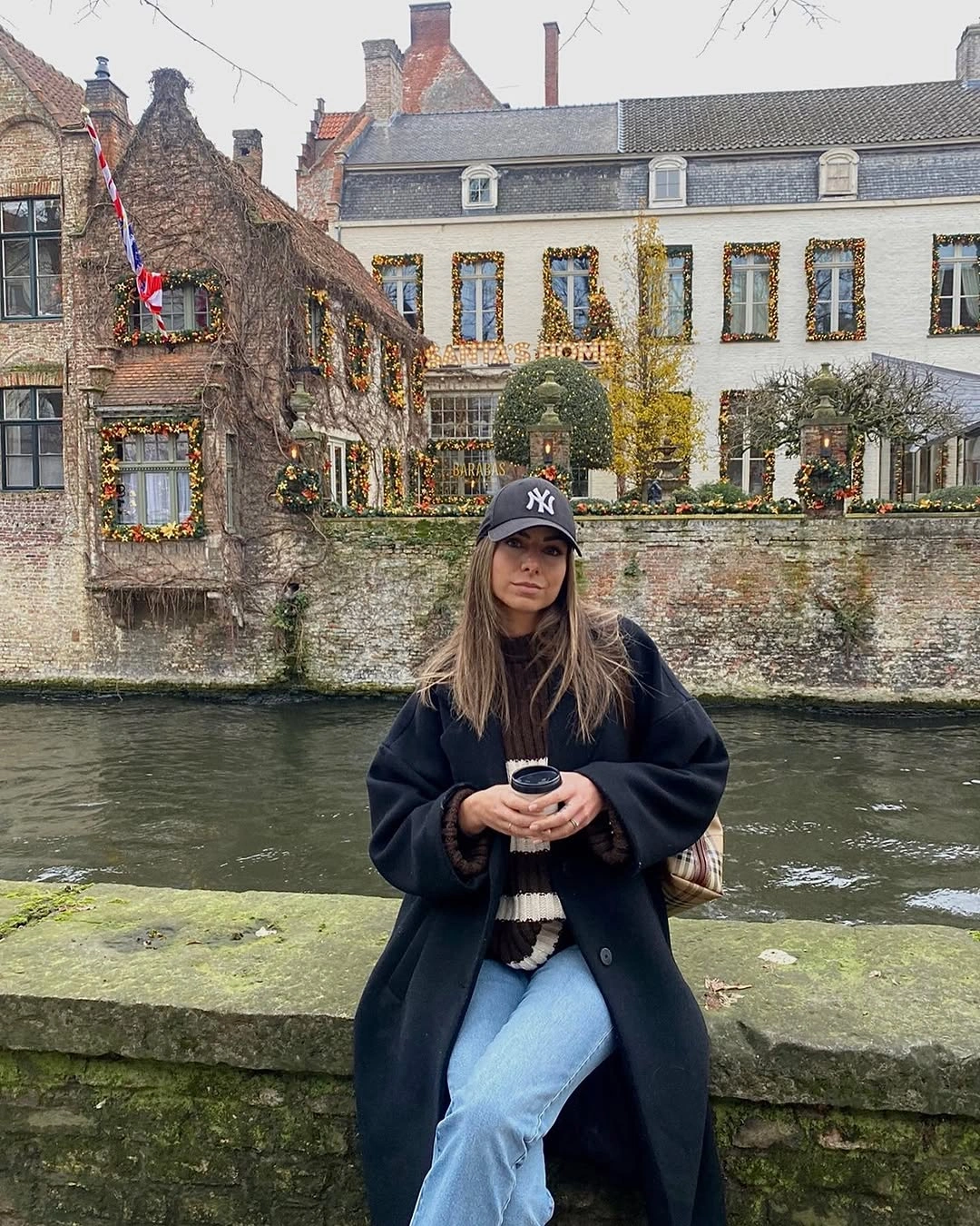 fall mom outfits 2026 Sporty Layers for Cozy City Weekends
