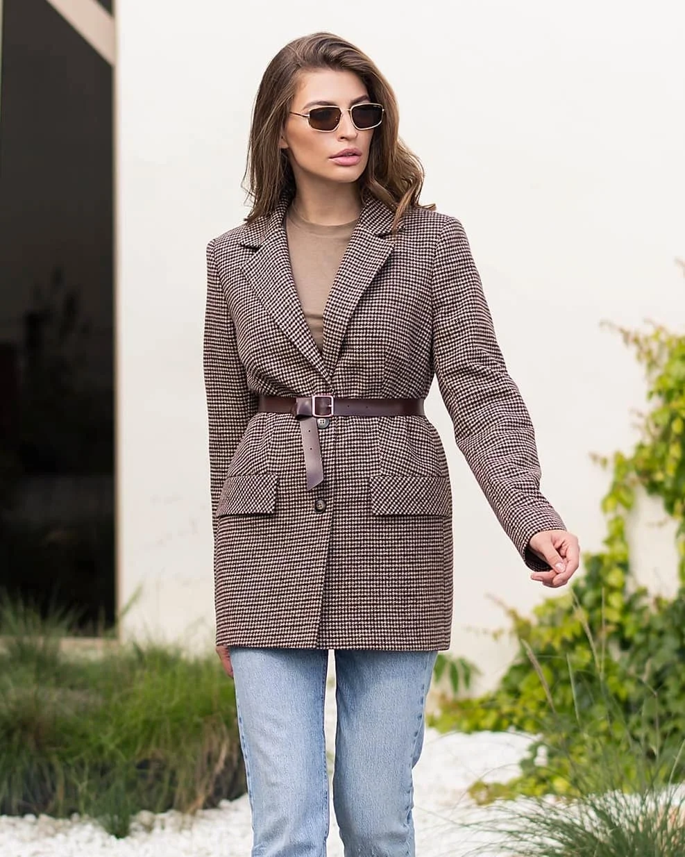 fall office outfits for women 2026 A Belted Checked Blazer That Instantly Defines the Waist