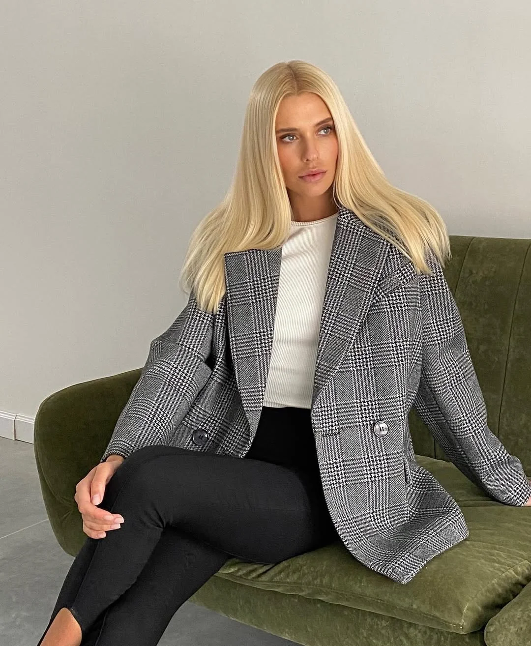 fall office outfits for women 2026 A Grey Plaid Blazer That Works With Almost Everything