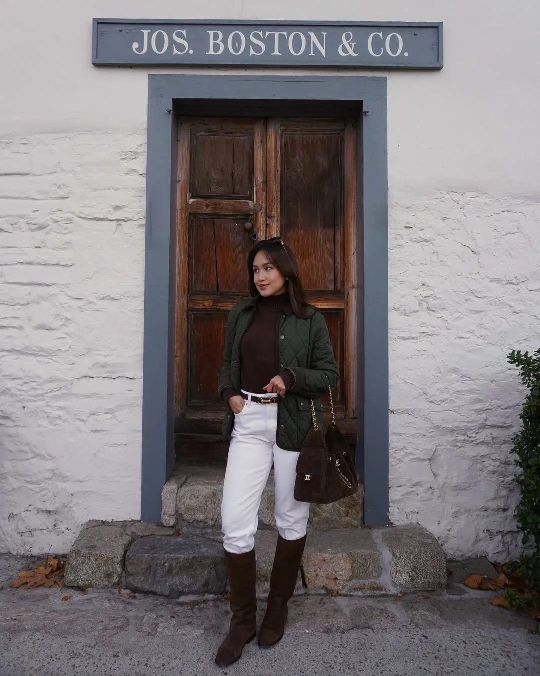 fall outfits for big busted women 2026 Olive Quilted Jacket with White Denim for Timeless Seasonal Contrast