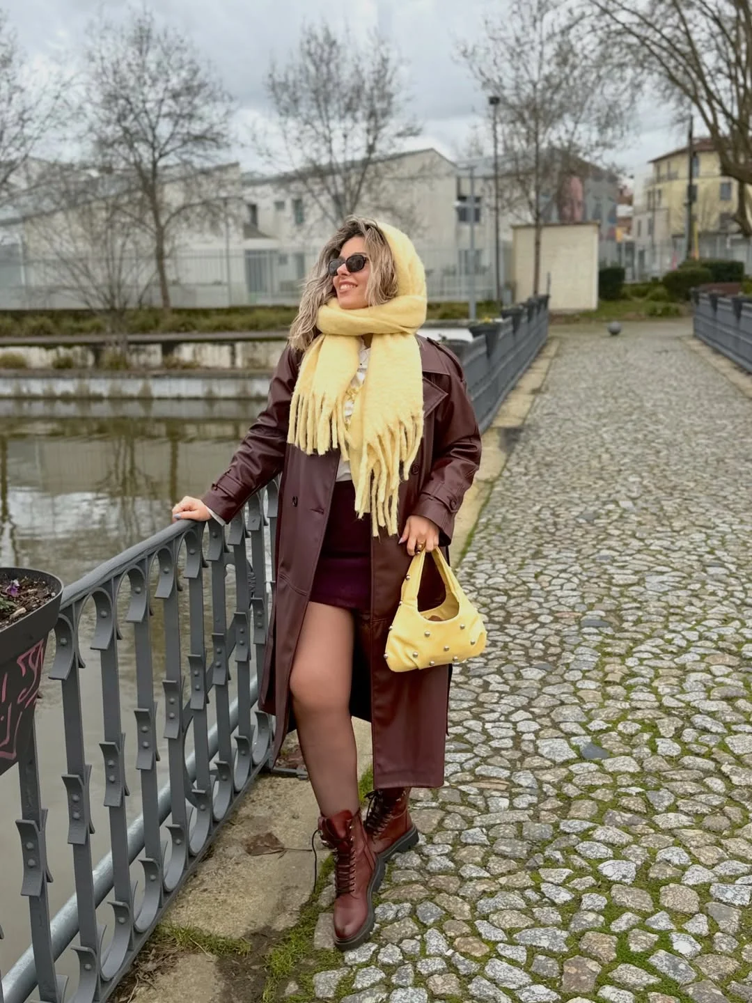 fall outfits for big busted women 2026 Chocolate Leather and Butter Yellow Accessories for Cozy City Walks
