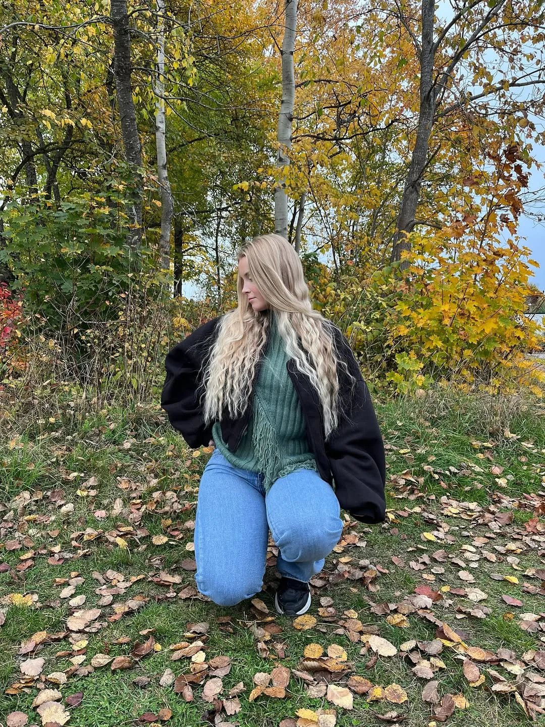 fall outfits for big busted women 2026 Forest Green Knit with Relaxed Denim for an Easy Weekend Uniform