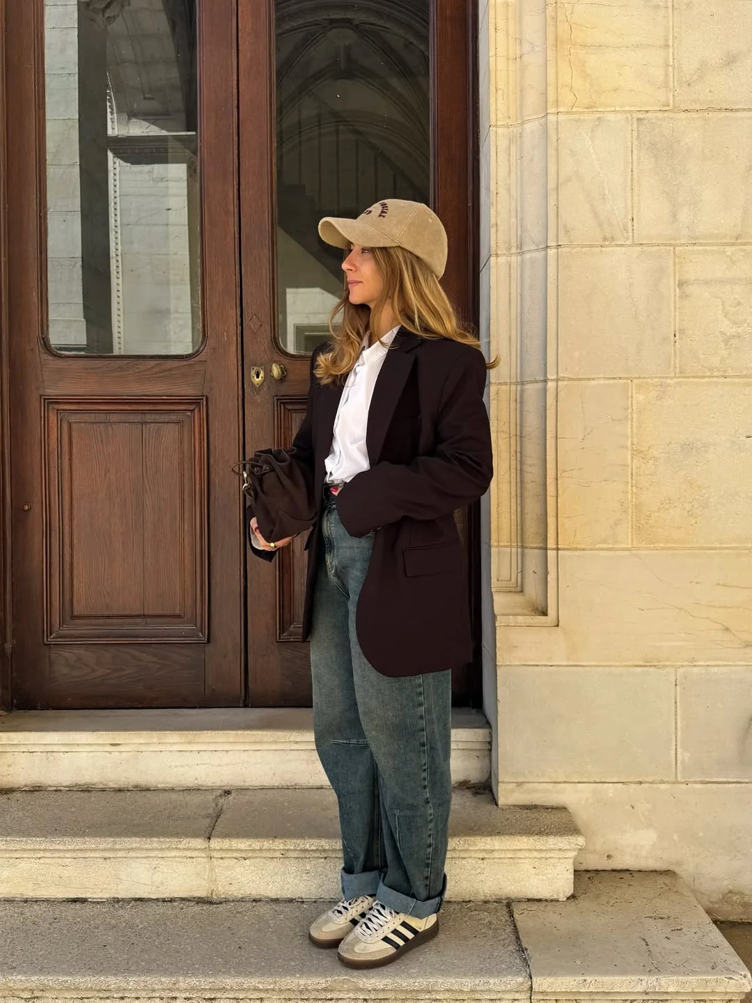 Fall outfits with blazers for women 2026 Dark Chocolate Blazers And Denim Keep Casual Fall Dressing Effortless