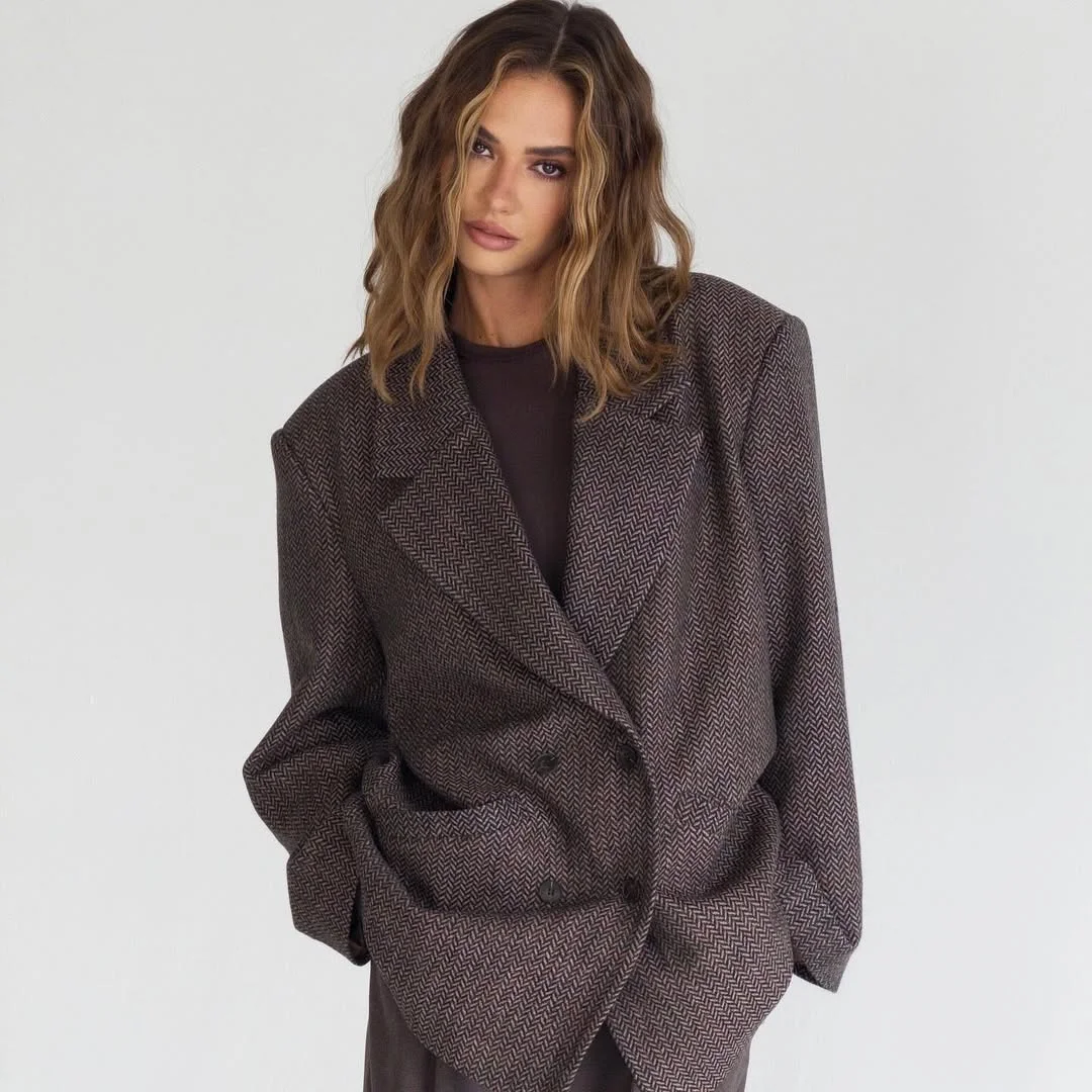 Fall outfits with blazers for women 2026 Relaxed Herringbone Blazers Make Fall Look Instantly More Expensive
