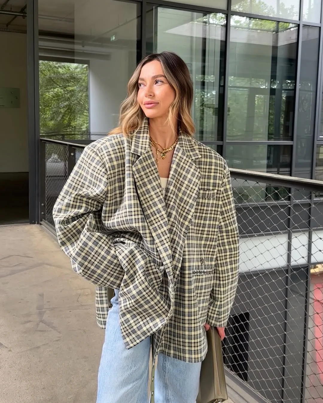 Fall outfits with blazers for women 2026 Oversized Plaid Blazers Keep Casual Denim Looking Fashion Forward